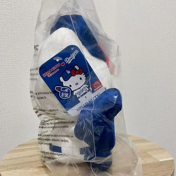 Los Angeles Dodgers Hello Kitty plush 50th Anniversary Plush SGA 8/19/24 - Picture 2 of 6